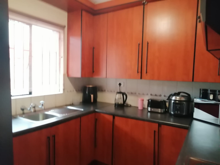 2 Bedroom Property for Sale in Tlhabane West North West